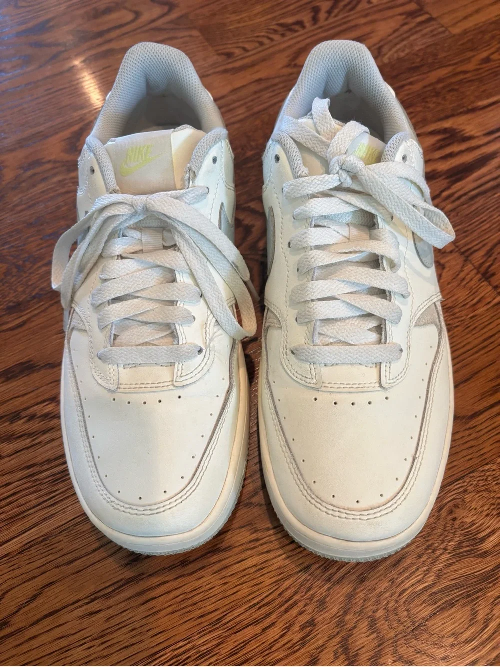 Nike Women's Low-Top Sneakers in White and Light Gray